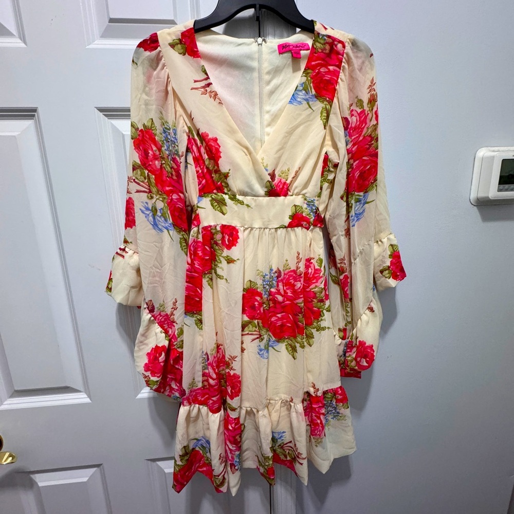 Betsey Johnson size 2 angel sleeve floral mini dress